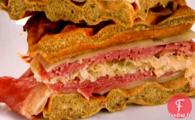 Sandwich Gaufré Reuben Pressé
