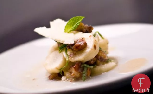 Sunchokes Avec Une Vinaigrette Chaude Au Beurre Et Au Citron