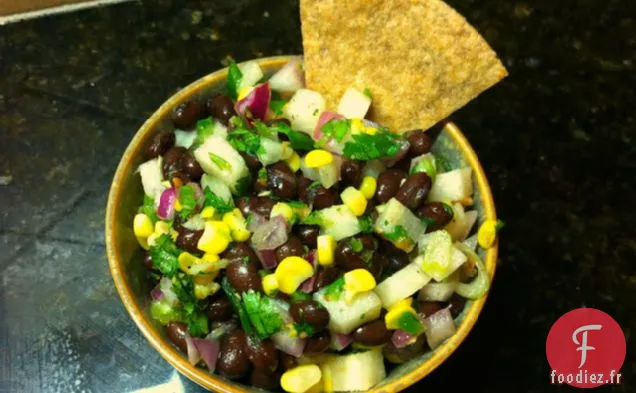 Haricots Noirs Légers Et Ardents, Maïs Rôti Et Salsa De Jicama