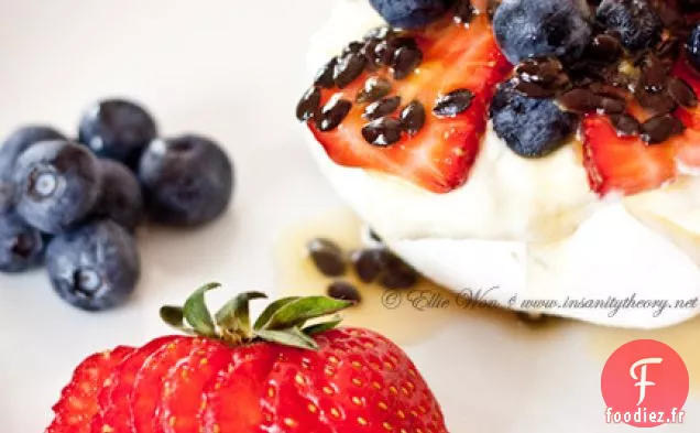 Pavlova À La Crème De Yaourt Et Aux Fruits D'Été