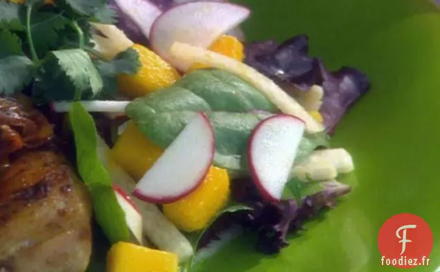 Salade de Mangue, Jicama et Radis avec Vinaigrette aux Arachides