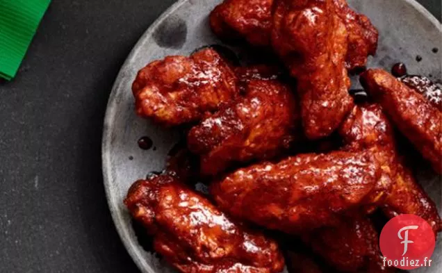 Ailes Chaudes de Bobby Flay avec Sauce au Fromage Bleu et au Yogourt
