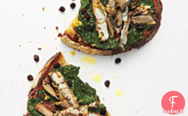 Pesto D'Épinards Sur Crostini À La Sardine