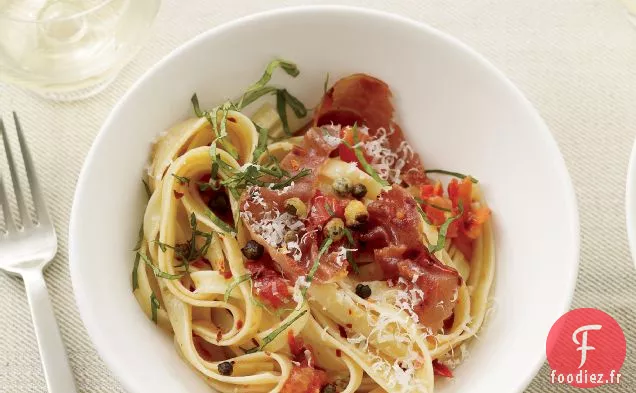 Fettuccine aux Tomates et Câpres Croustillantes