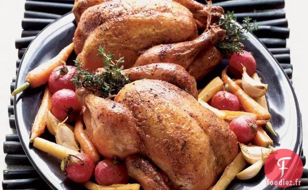 Poulets aux Pieds Bleus Rôtis avec Panais et Carottes Glacés