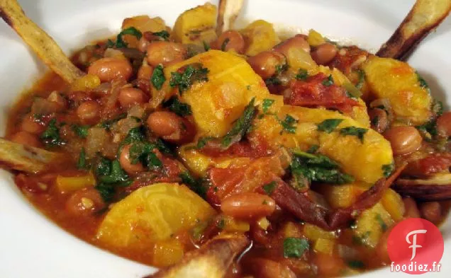 Ragoût De Plantain Et Pinto Avec Chips De Panais
