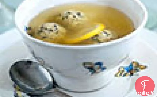 Soupe de Poulet Parfumée au Citron et Boules de Matzo Persil-Sauge