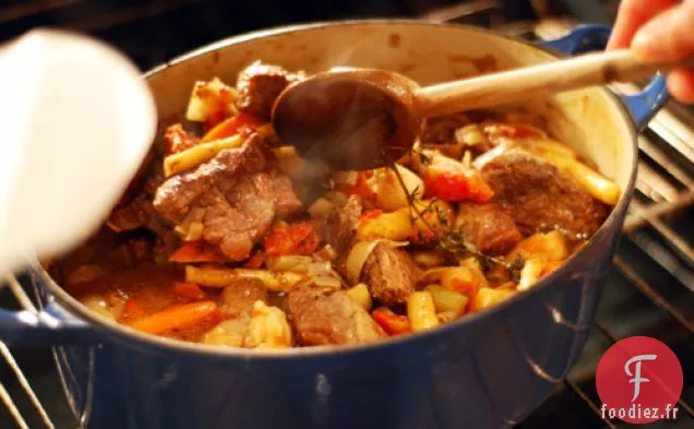 Ragoût De Bœuf Braisé Au Four Avec Carotte, Panais Et Chou Frisé Lancinato