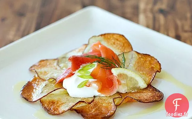 Assiettes De Pommes De Terre Au Saumon Fumé Et À La Crème Fraîche