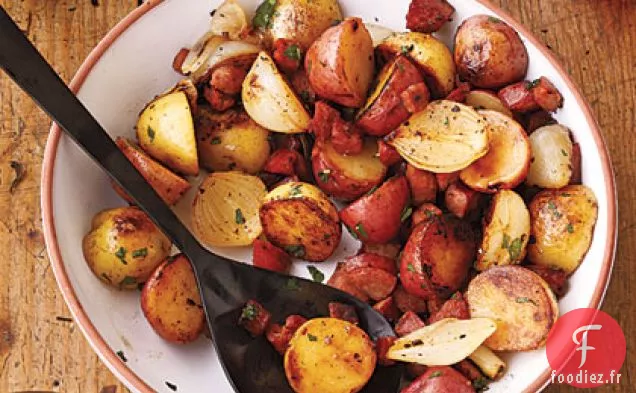 Pommes de Terre Nouvelles aux Oignons et Saucisse Épicée
