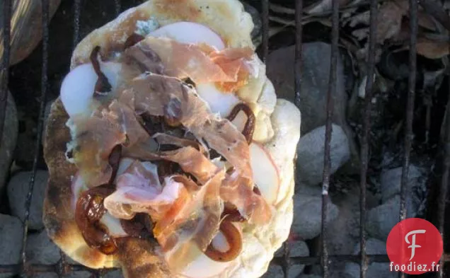 Pizza Aux Pommes De Terre Grillées, Gorgonzola Et Prosciutto