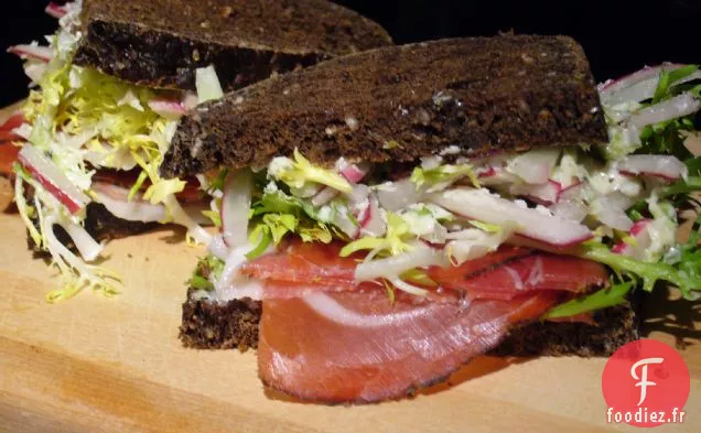 Speck, Frisée, Oignon, Beurre de Radis
