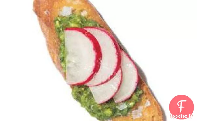 Crostini Au Pesto, Radis Et Sel De Mer
