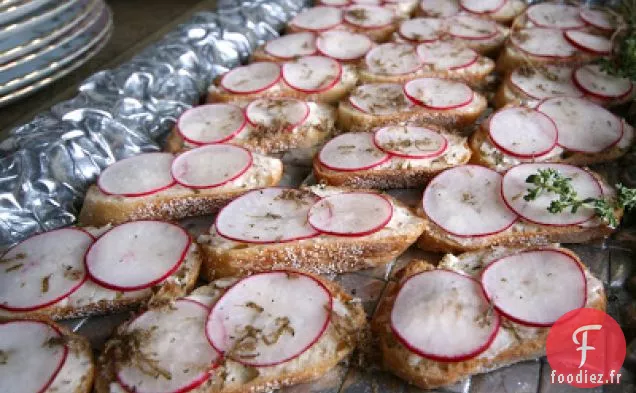Tartines Ou Sandwichs Ouverts Au Radis Et Au Beurre De Truffe
