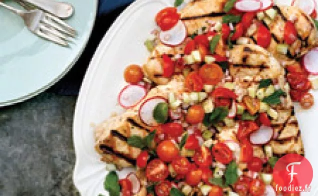 Poulet Grillé Au Concombre, Radis Et Relish De Tomates Cerises