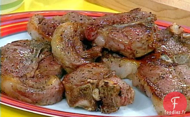 Côtelettes d'Agneau Grillées avec Légumes-Racines Braisés et Chou Frisé Crémeux et Pommes de Terre au Colcannon
