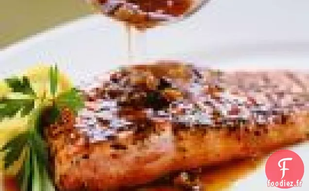 Saumon en Croûte de Poivre Et Sauce Aux Olives