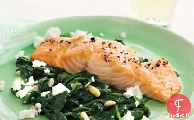 Saumon Grillé Avec Sauté aux Épinards et à la feta