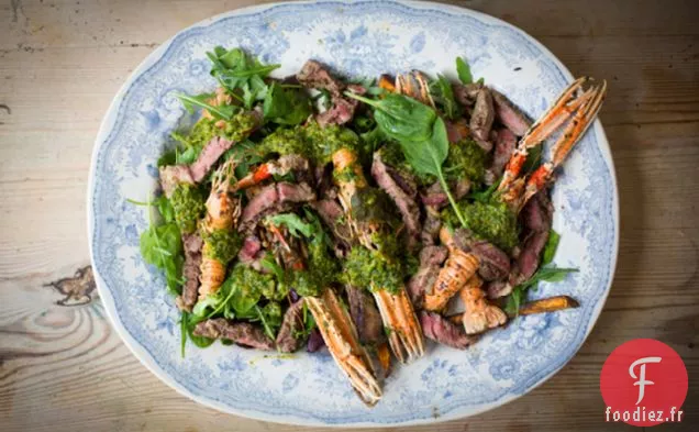 Chimichurri Surf Et Gazon Avec Des Chips De Patates Douces Maigres Et Un