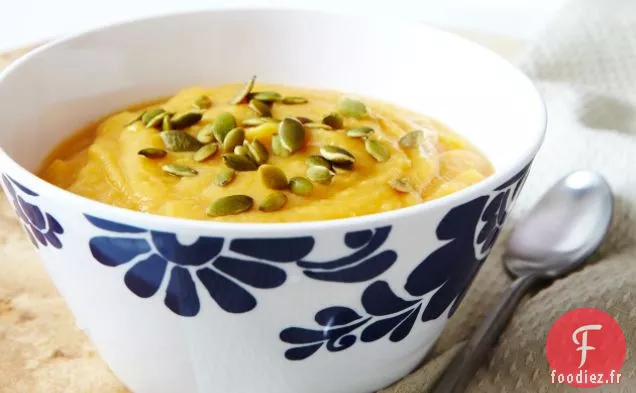Soupe De Patates Douces Et Pois Cassés Jaunes