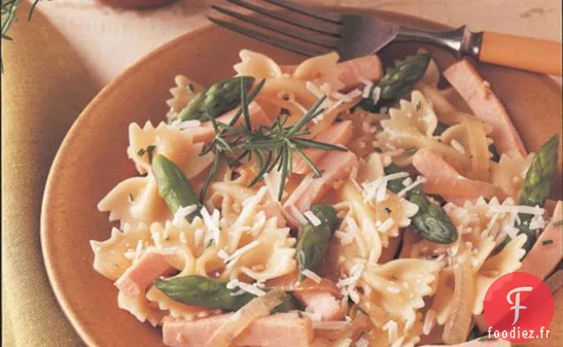 Noeuds Papillon Au Poulet Et Aux Asperges