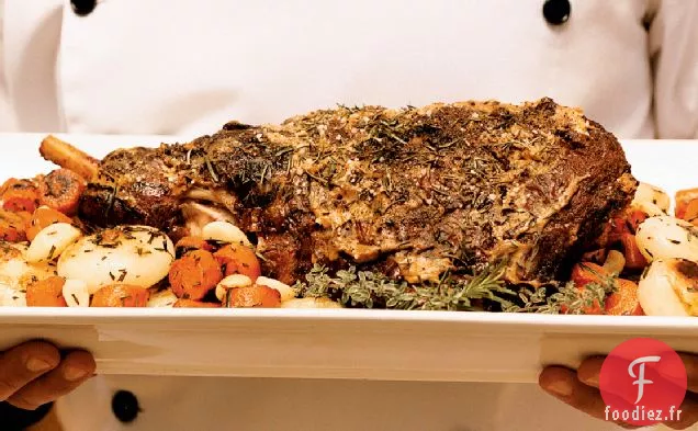 Gigot d'Agneau Rôti à la Sauce aux Cerises Séchées