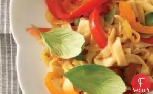 Tempeh Indonésien Aux Haricots Verts Et Arachides Concassées