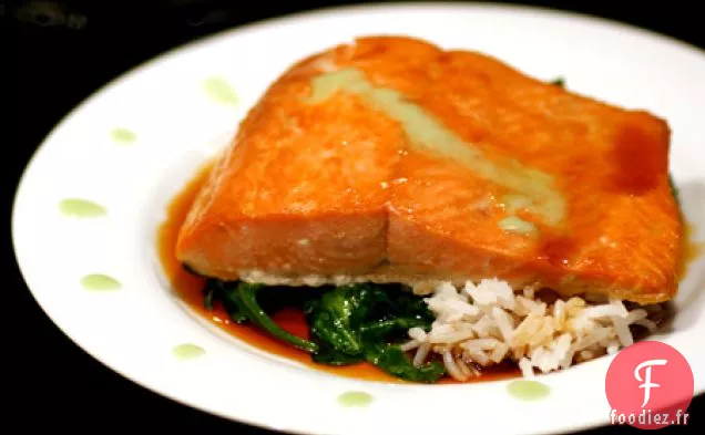 Saumon Avec Glaçage Au miel De Soja Et Wasabi