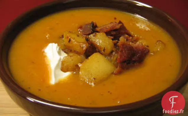 Soupe De Courge De Gland Rôtie Et Igname Grenat