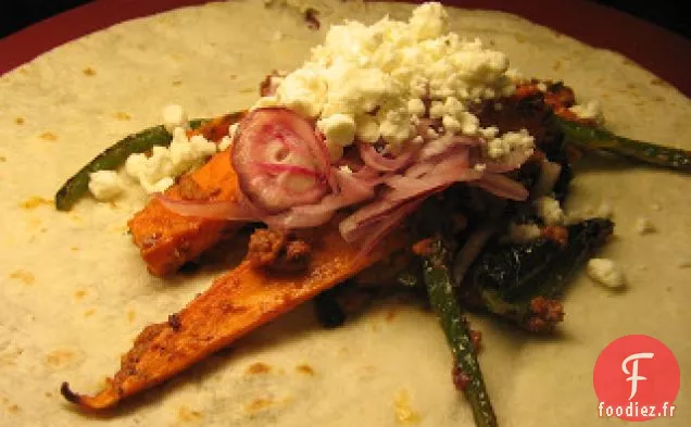 Fajitas Au Chorizo, Poblano Et Igname Avec Oignons Rouges Marinés Au Citron Vert