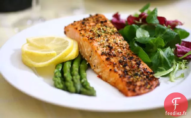 Saumon Poêlé Aux Graines de Chanvre, Germe de Radis et Salade de Cresson