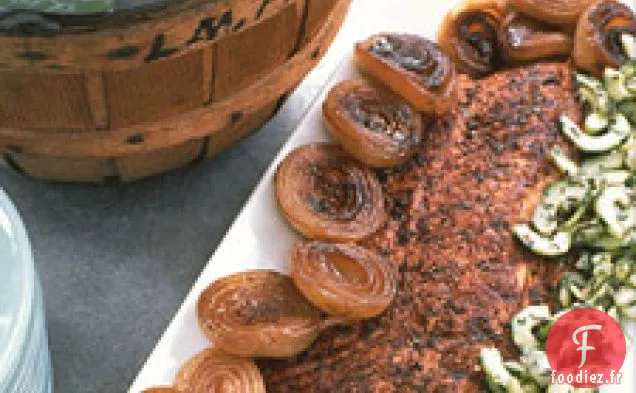 Saumon Grillé Aux Épices Avec Salsa De Concombre Épicée