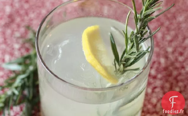 Cocktail Au Romarin Et Aux Pommes