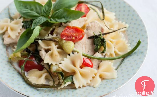 Pâtes Au Poulet, À L'Ail, Aux Tomates Et Au Basilic