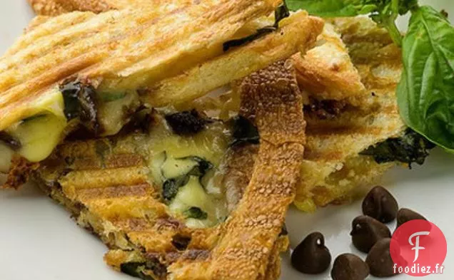 Panini Au Brie Au Chocolat Et Au Basilic