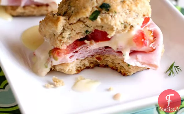 Sandwichs au Petit Déjeuner aux Biscuits aux Herbes