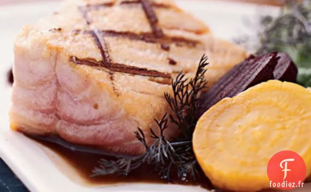 Saumon Sauvage Grillé avec Betteraves Rôties et Roquette