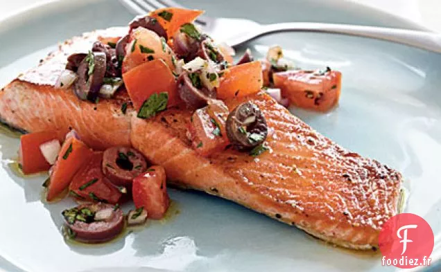 Saumon Poêlé aux Olives Kalamata et Salsa Cruda
