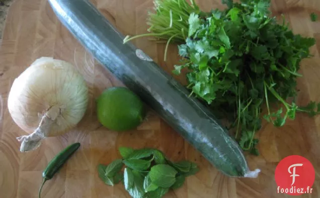 Saumon Grillé Au Concombre + Salsa À L'Oignon Doux