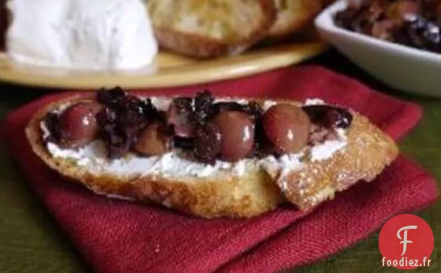 Crostini Aux Olives Et Raisins Rôtis