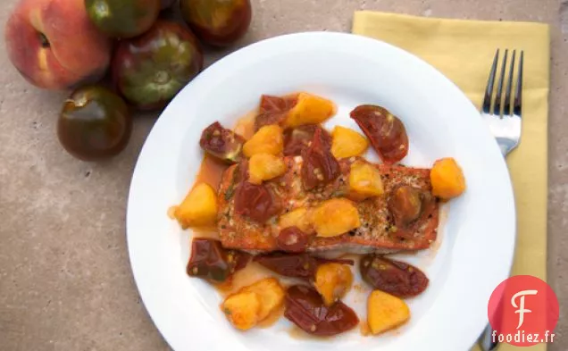 Saumon Avec Compote de Pêche et de Tomates