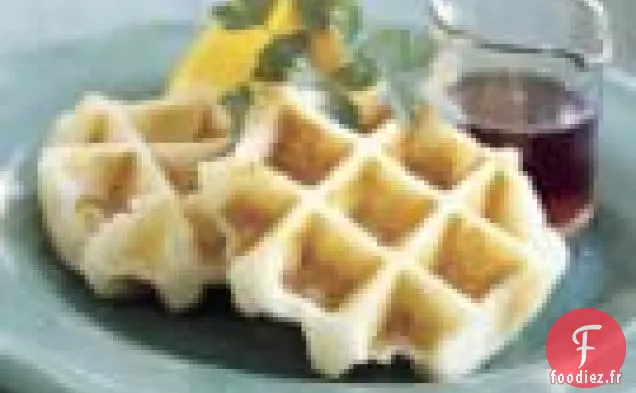 Latkes De Pommes De Terre Et Gaufres Au Sirop De Vin De Raisin Concord