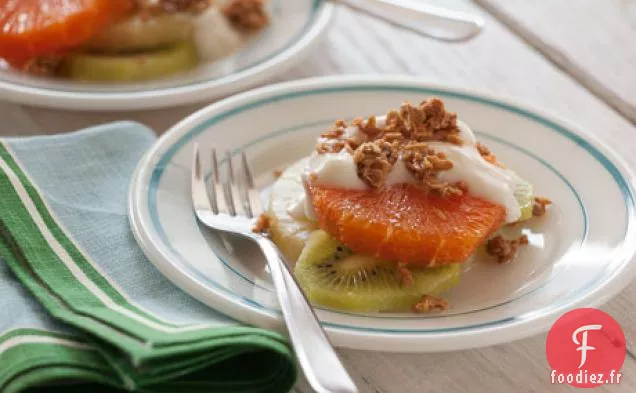 Fruits Tropicaux Avec Sauce Au Miel Et au yogourt