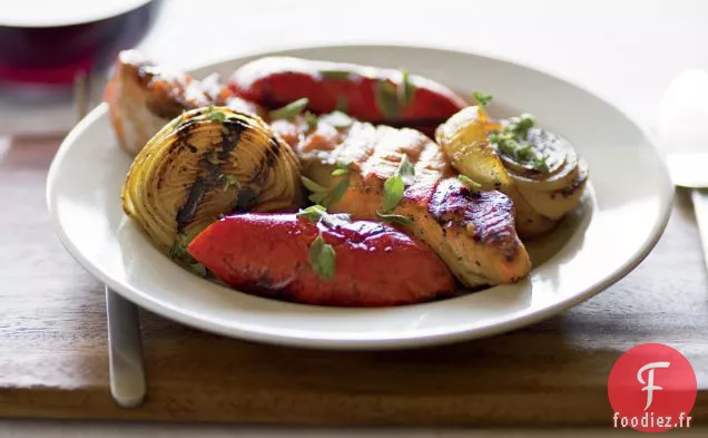Saumon Grillé aux Oignons Doux et Poivrons Rouges