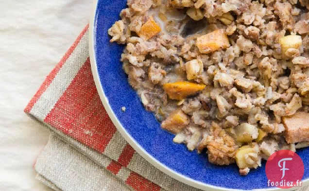 Flocons D'Avoine Cuits Au Four Avec Des Pommes Et Des Kakis