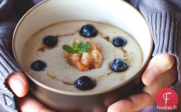 Bouillie de Pommes et de Myrtilles Avec Graines de Chia et Sirop d'érable