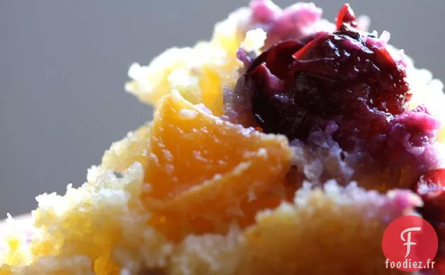 Muffins De Pain De Maïs Au Beurre Brun Avec Myrtilles Et Abricots Frais