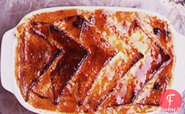 Pouding Au Pain Et Au Beurre Servi Avec Crème Coagulée Et Compote