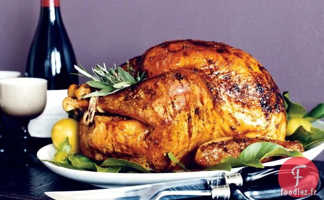 Dinde Glacée aux Abricots avec Sauce aux Herbes Fraîches