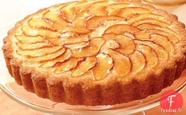 Gâteau Aux Pêches Avec Glaçage À l'Abricot Et À La Vanille